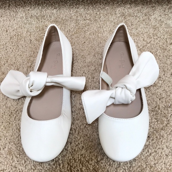 Zara size 33, USA size 1.5 ivorybow tie flats